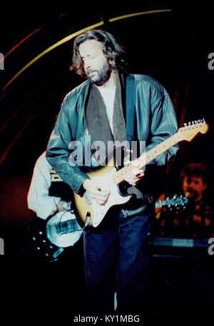 Eric Clapton spielen "Little Red Rooster mit den Rolling Stones Shea sta NY 10/10/89 Foto Michael Brito Stockfoto