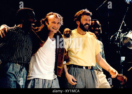 Eric Clapton und Phill Collins, Nathan East, Greg Phillinganes, in Madison Square Garden NY 4/27/87 Foto Michael Brito Stockfoto