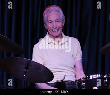 Rolling Stones Schlagzeuger Charlie Watts NY Jazz Club 6/29/15 Foto Michael Brito Stockfoto