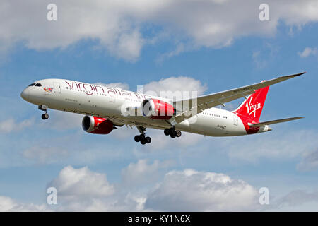 Virgin Atlantic Boeing 787-9 Dreamliner G-VBZZ Landung in London Heathrow Stockfoto