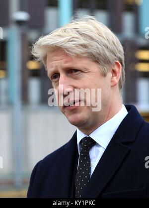 Münster für das Ministerium für Verkehr Jo Johnson im Gespräch mit den Medien in Nottingham Bahnhof nach dem Brand in einem Block der Toiletten am Bahnhof brach heute Morgen. Stockfoto