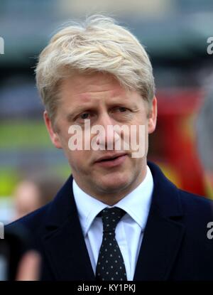 Münster für das Ministerium für Verkehr Jo Johnson im Gespräch mit den Medien in Nottingham Bahnhof nach dem Brand in einem Block der Toiletten am Bahnhof brach heute Morgen. Stockfoto