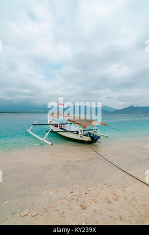 Schönen Strand von Gili Trawangan, oder einfach Gili T, ist die grösste der drei Gili Inseln Lombok. Die Insel ist eine der Diving Paradise. Stockfoto