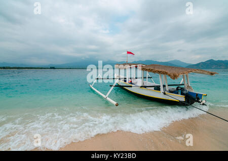 Schönen Strand von Gili Trawangan, oder einfach Gili T, ist die grösste der drei Gili Inseln Lombok. Die Insel ist eine der Diving Paradise. Stockfoto