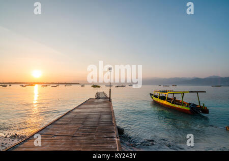 Schönen Strand von Gili Trawangan, oder einfach Gili T, ist die grösste der drei Gili Inseln Lombok. Die Insel ist eine der Diving Paradise. Stockfoto