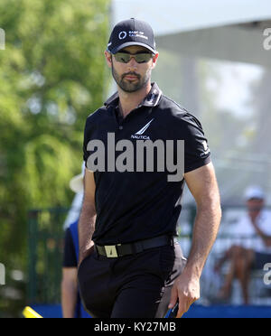 Honolulu, Hawaii, USA. Januar 11, 2018 - Cameron Tringale schaut über seine setzenden Optionen auf dem 18 Grün während der ersten Runde der 20. Jahrestag der Sony Open auf der Waialae Country Club in Honolulu, Hawaii - Michael Sullivan/CSM Credit: Cal Sport Media/Alamy leben Nachrichten Stockfoto