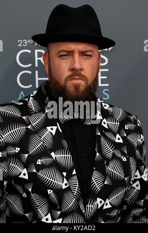 Beverly Hills, USA. 11 Jan, 2018. Chris Sullivan besucht die 23. jährliche Critics' Choice Awards auf der Barker Hangar in Santa Monica, Los Angeles, USA, am 11. Januar 2018. Credit: Hubert Boesl - KEINE LEITUNG SERVICE-Credit: Hubert Boesl/dpa/Alamy leben Nachrichten Stockfoto