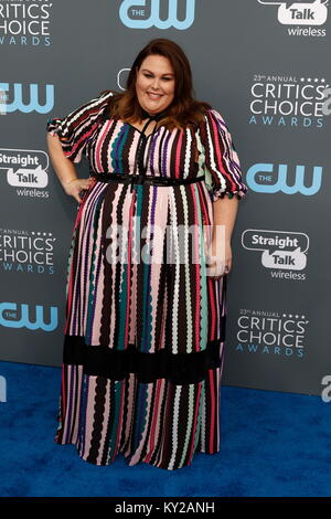 Beverly Hills, USA. 11 Jan, 2018. Chrissy Metz besucht die 23. jährliche Critics' Choice Awards auf der Barker Hangar in Santa Monica, Los Angeles, USA, am 11. Januar 2018. Credit: Hubert Boesl - KEINE LEITUNG SERVICE-Credit: Hubert Boesl/dpa/Alamy leben Nachrichten Stockfoto