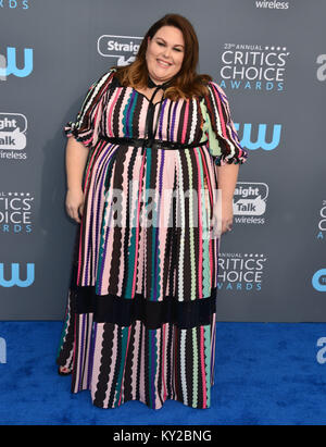 Santa Monica, Kalifornien, USA. 11 Jan, 2018. Chrissy Metz 334 nimmt an der 23. jährlichen Critics' Choice Awards auf der Barker Hangar am 11. Januar 2018 in Santa Monica, Kalifornien Quelle: Tsuni/USA/Alamy leben Nachrichten Stockfoto