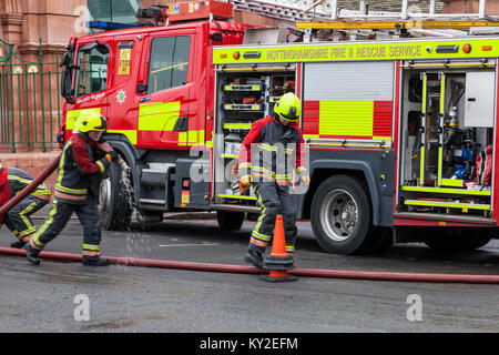 Nottingham, UK. 12. Januar 2018. Ein großes Feuer am Bahnhof Nottingham ist in der Folge zu erheblichen Störungen. Alle Züge in und aus der Station für den Tag abgesagt. Die Straßen rund um den Bahnhof sind geschlossen wie alle Straßenbahn zum Bahnhof. Credit: Martyn Williams/Alamy leben Nachrichten Stockfoto