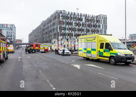 Nottingham, UK. 12. Januar 2018. Ein großes Feuer am Bahnhof Nottingham ist in der Folge zu erheblichen Störungen. Alle Züge in und aus der Station für den Tag abgesagt. Die Straßen rund um den Bahnhof sind geschlossen wie alle Straßenbahn zum Bahnhof. Credit: Martyn Williams/Alamy leben Nachrichten Stockfoto