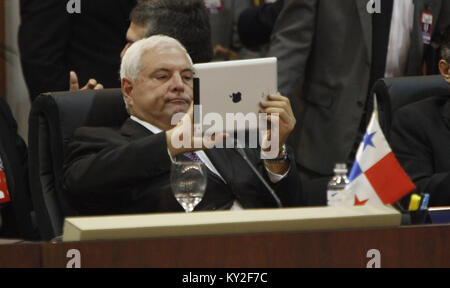 Dezember 3, 2011 - Caracas, Distrito Capital, Venezuela - 03. Dezember 2011. Ricardo Martinelli, Präsident von Panama, auf dem Gipfel der Gemeinschaft der Lateinamerikanischen und Karibischen Staaten, CELAC-(für seine Abkürzung in Spanisch), gehalten an der Academia Milita, in Caracas. Venezuela. Foto: Juan Carlos Hernandez (Credit Bild: © Juan Carlos Hernandez über ZUMA Draht) Stockfoto