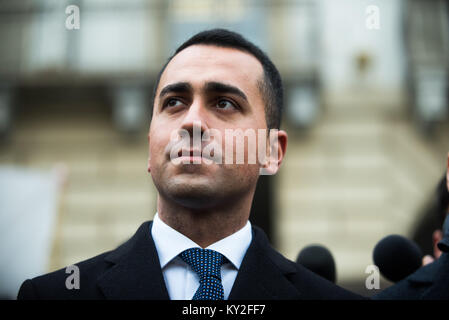 Turin, Italien. 12 Jan, 2018. Luigi Di Maio Premier Kandidat für 'Movimento 5 Stelle" während des Wahlkampfes in Castello in Turin, Italien. 12 Jan, 2017. Credit: Alberto Gandolfo/Alamy leben Nachrichten Stockfoto