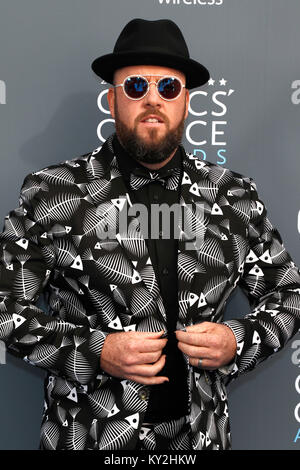 Chris Sullivan besucht die 23. jährliche Critics' Choice Awards auf der Barker Hangar am 11. Januar in Santa Monica, Kalifornien 2018. Stockfoto