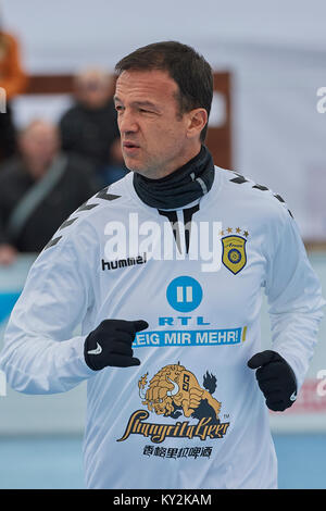 Arosa, Schweiz. 12 Jan, 2018. Fredi Bobic im 8 inoffizielle Eis Schnee Fussball-WM 2018 in Arosa. Credit: Rolf Simeon/Verkünden/Alamy leben Nachrichten Stockfoto