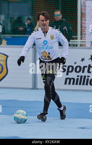 Arosa, Schweiz. 12 Jan, 2018. Thomas Berthold im 8 inoffizielle Eis Schnee Fussball-WM 2018 in Arosa. Credit: Rolf Simeon/Verkünden/Alamy leben Nachrichten Stockfoto