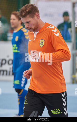 Arosa, Schweiz. 12 Jan, 2018. Theo Lucius während des 8. inoffizielle Eis Schnee Fussball-WM 2018 in Arosa. Credit: Rolf Simeon/Verkünden/Alamy leben Nachrichten Stockfoto