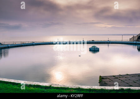 Eine öffentliche historische Bootfahren Pool, sobald ein Musikpavillon, jetzt für Modell Boote und Erholung genutzt, entlang der Royal Esplanade eine Promenade am Meer entlang ich Stockfoto