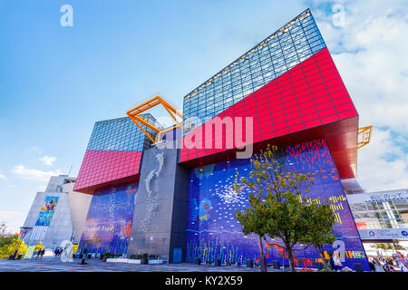 OSAKA, Japan - 28. Oktober: Osaka Aquarium Kaiyukan in Osaka, Japan, am 28. Oktober 2014. In der Gemeinde von Minato in Osaka, Japan, in der Nähe von Osaka Bay Stockfoto