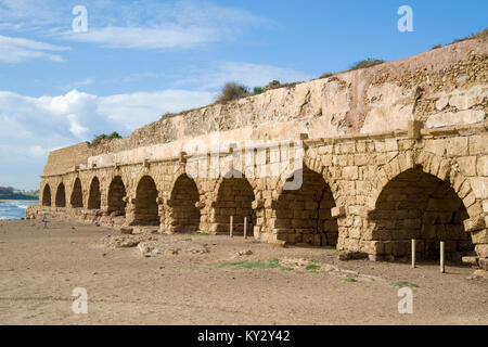 Israel, Küstenebenen, nördlich von Cäsarea, Reste der römischen Wasserleitung, durchgeführt von frischem Wasser aus dem Carmel Bergen der Stadt Cäsarea Ma Stockfoto