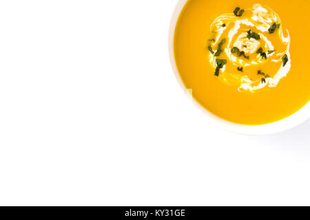 Kürbissuppe mit weißen Schüssel auf weißem Hintergrund Stockfoto