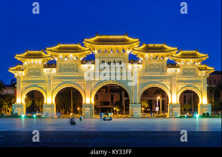Nacht Szene von Chiang Kai Shek Memorial Hall Stockfoto