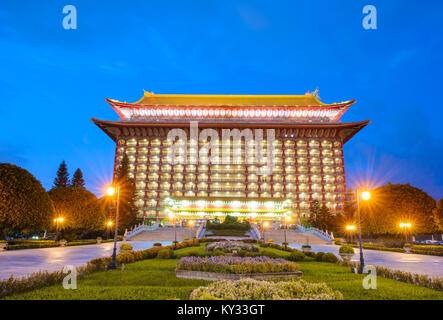 Nacht Blick auf das Grand Hotel in Taipeh, Taiwan Stockfoto