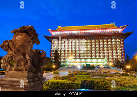 Nacht Blick auf das Grand Hotel in Taipeh, Taiwan Stockfoto