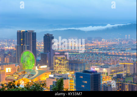 Skyline von Taipei City bei Nacht Stockfoto