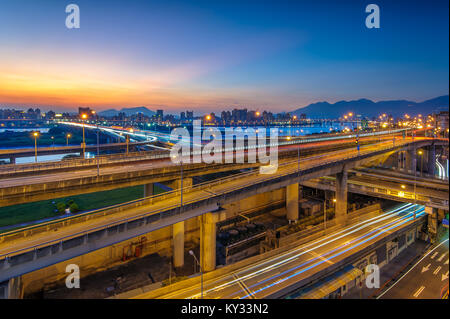 Leichte Spuren von Autobahn in Taipei Stockfoto