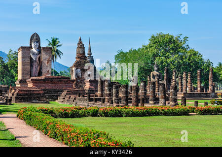 Wat Mahathat Tempel in der Sukhotai Historical Park, Thailand Stockfoto