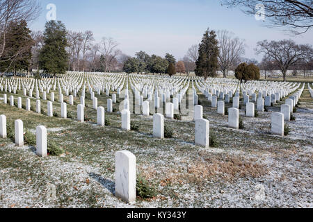 Ein Blick auf den Grabsteinen in den nationalen Friedhof von Arlington in Virginia, USA Stockfoto