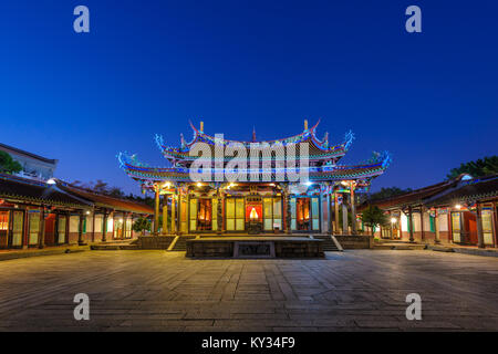 Nachtaufnahme des Konfuzius Tempel in Taipei, Taiwan Stockfoto