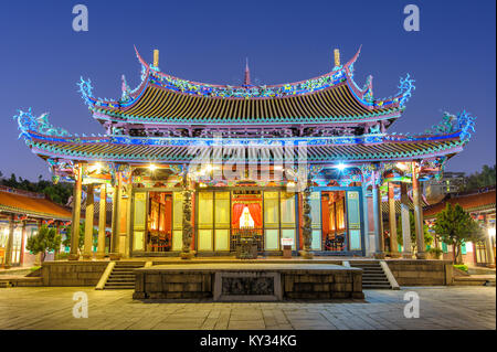 Nachtaufnahme des Konfuzius Tempel in Taipei, Taiwan Stockfoto