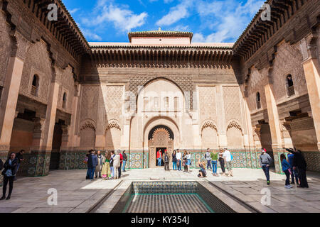 Marrakesch, Marokko - 22. FEBRUAR 2016: Die Medersa Ben Youssef ist eine Islamische Hochschule, der größten Medrasa in Marokko. Stockfoto