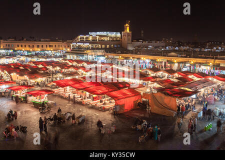 Marrakesch, Marokko - 22. FEBRUAR 2016: Djemaa el Fna (auch Jemaa el-Fnaa, Djema el-Fna oder Djemaa el-Fnaa) ist ein Quadrat und Marktplatz in Marrakesch ist Stockfoto