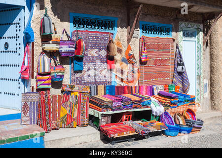 CHEFCHAOUEN, Marokko - März 01, 2016: Traditionelle marokkanische Textil auf dem Markt in Tanger, Marokko. Stockfoto