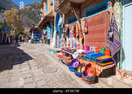 CHEFCHAOUEN, Marokko - März 01, 2016: Traditionelle marokkanische Textil auf dem Markt in Tanger, Marokko. Stockfoto