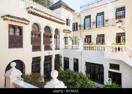 Tanger, Marokko - März 02, 2016: Tanger Amerikanischen Gesandtschaft Institut für marokkanische Studien ist ein Kulturzentrum, Museum und eine Bibliothek. Tangi Stockfoto