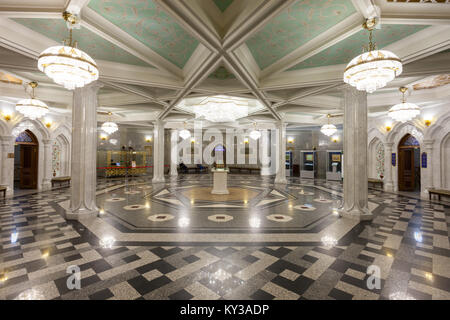 Die Kul Sharif Moschee Innenraum, es ist eine der größten Moscheen in Russland. Die Kul Sharif Moschee in Kazan Stadt in Russland. Stockfoto