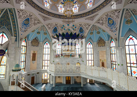 Die Kul Sharif Moschee Innenraum, es ist eine der größten Moscheen in Russland. Die Kul Sharif Moschee in Kazan Stadt in Russland. Stockfoto