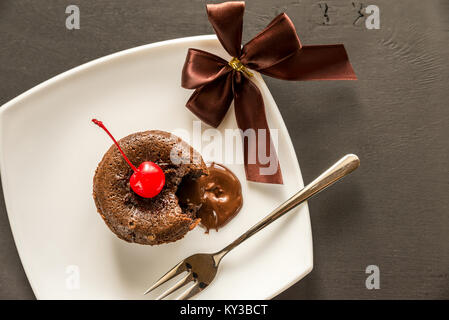 Fondant dekoriert mit cocktailkirsche Stockfoto