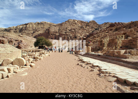 Main Street und Ruinen in Petra, Jordanien Stockfoto