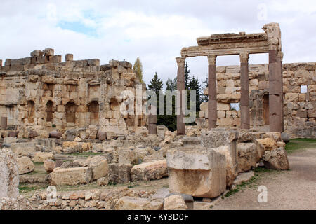 Säulen und Ruinen römischer Tempel in Baalbek, Libanon Stockfoto