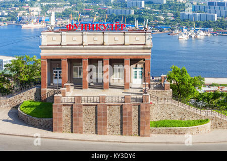 Wladiwostok, Russland - Juli 17, 2016: Seilbahnstation in Wladiwostok Stadt, Primorski Krai in Russland. Stockfoto