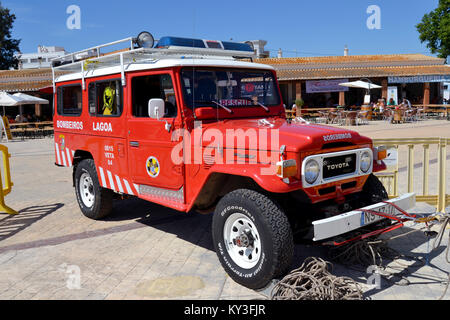 Portugal, Algarve, Lagos, ca. 04.06.2017. Firemans fire Jeep in einer lokalen internationale Messe angezeigt. Es gibt viele Waldbrände in Portugal Stockfoto