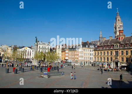 "Place du General de Gaulle' Square oder "Grand Place" in der Innenstadt von Lille (Nordfrankreich): flämischen Stil stattlichen Gebäuden und Glockenturm der Kammer Stockfoto