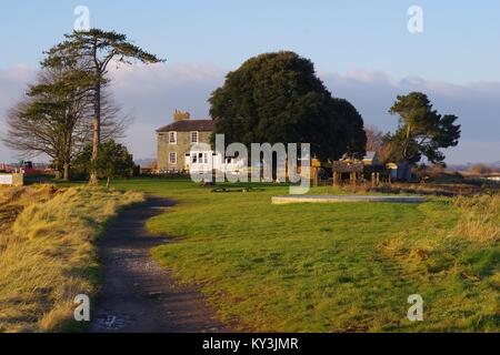 Rasen Lock Hotel am Ende der Exeter Ship Canal. Exminster, South Devon, Großbritannien. Januar, 2018. Stockfoto