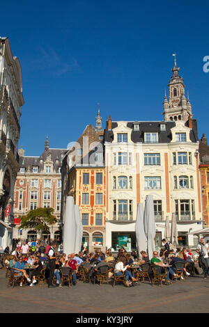 "Place du General de Gaulle' Square oder "Grand Place" in der Innenstadt von Lille (Nordfrankreich): flämischen Stil stattlichen Gebäuden und Glockenturm der Kammer Stockfoto