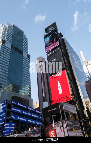 Times Square Werbung und Gebäuden, NYC Stockfoto